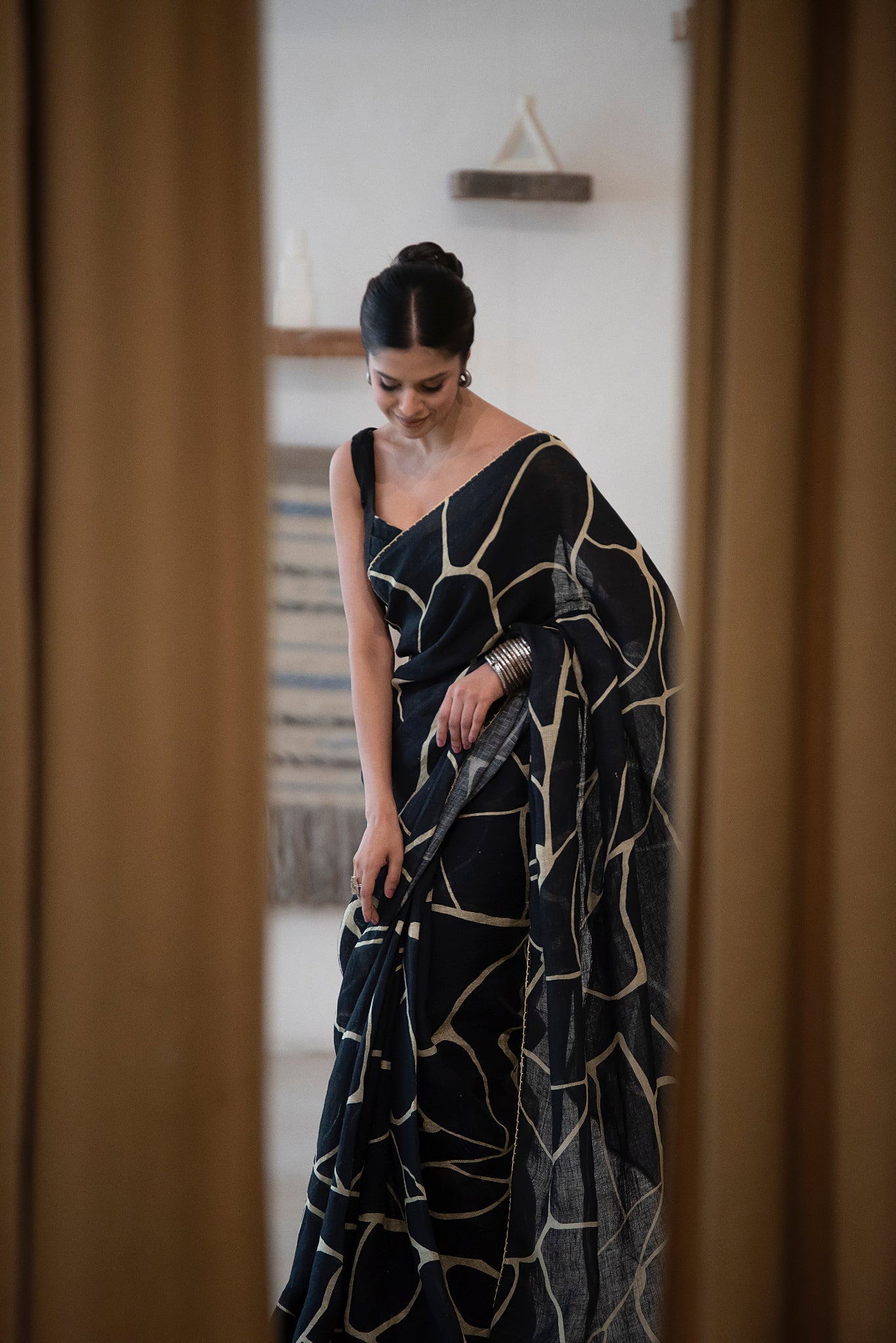 Black Kintsugi Yellow Print Gauze linen sleeveless blouse