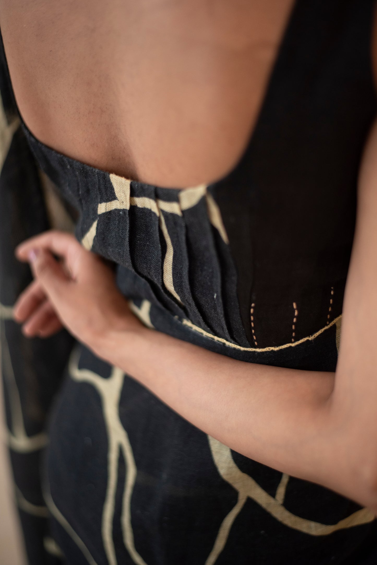 Black Kintsugi Yellow Print Gauze linen sleeveless blouse